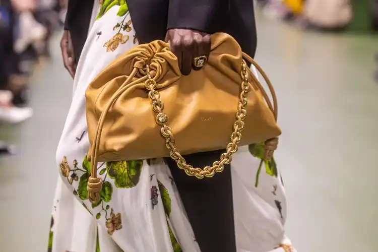 巴黎时装周罗意威品牌时装秀2