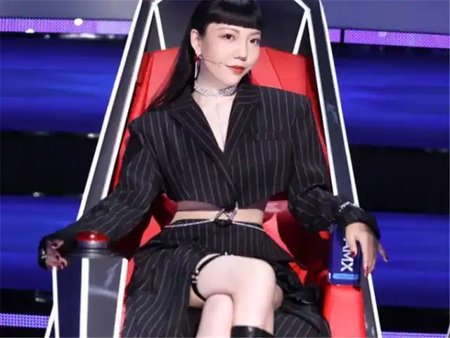 吴莫愁20岁一夜成名年入过亿却被骂丑沉寂3年终于复出