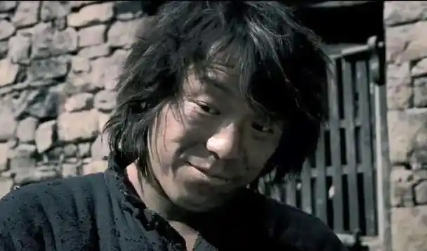 《疯狂的石头》而成名黄渤早年曾有过驻唱歌手,舞蹈教练,影视配音等多