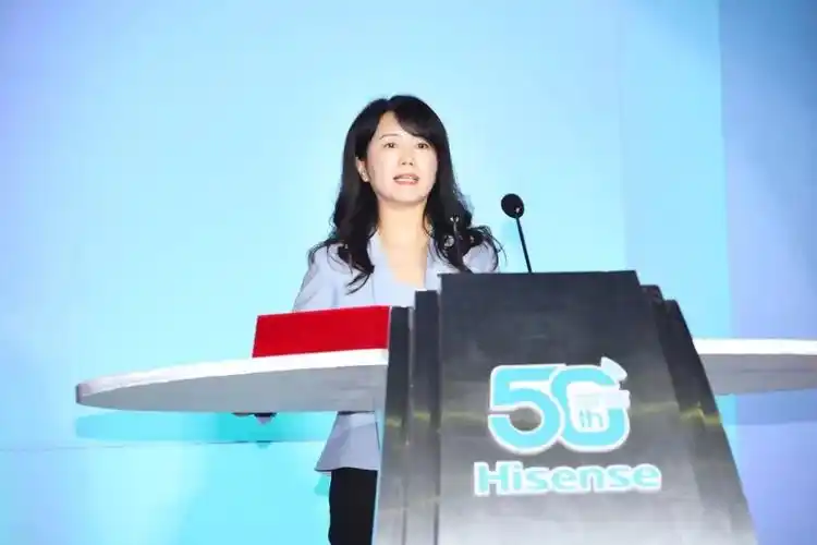 宣读30名卓越贡献奖获奖名单海信集团党委副书记陈彩霞为海信送上真挚