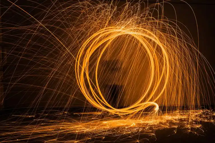 考拉作品夜景暗金色调