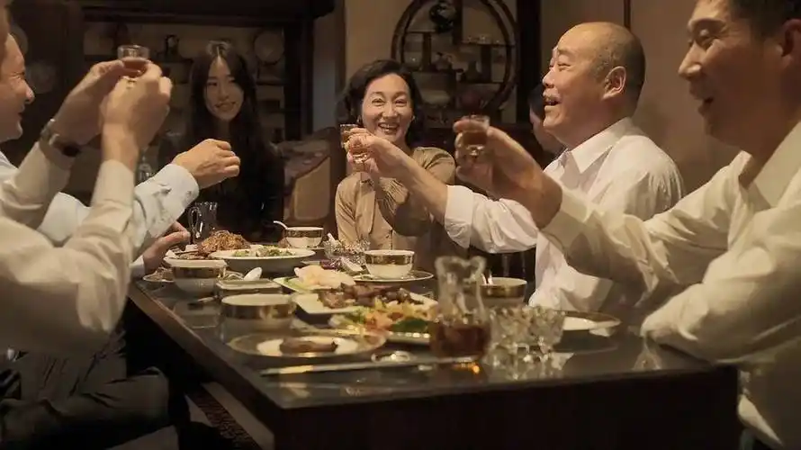 从庞杂的隐喻,信息过量的细节铺垫来看金马奖最佳影片《血观音》_夫人