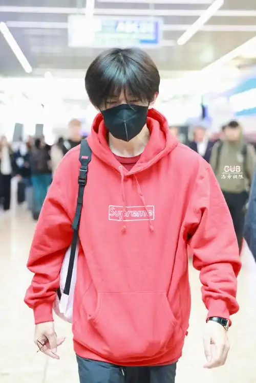 易烊千玺积家全球代言人##易烊千玺穿白大褂制表##易烊千玺皮衣街拍