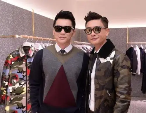 黄宗泽和谁拍照都没输过,唯独遇到图四,网友:颜值差距