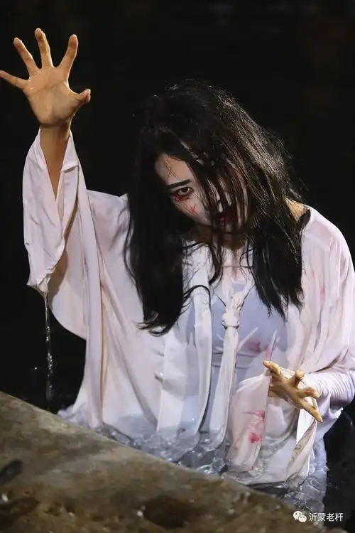 漂亮女孩为何拍最恐怖写真竟然把摄影师吓尿了别说没提醒胆小勿进