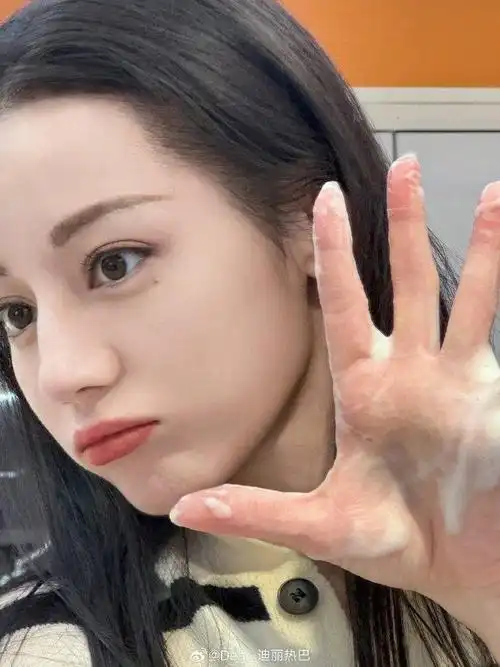 真的很激动啊~好可爱的巴巴啊,真的太美了,看不够 67迪丽热巴 自拍