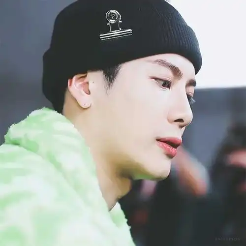 为什么有时候王嘉尔看起来很凶?