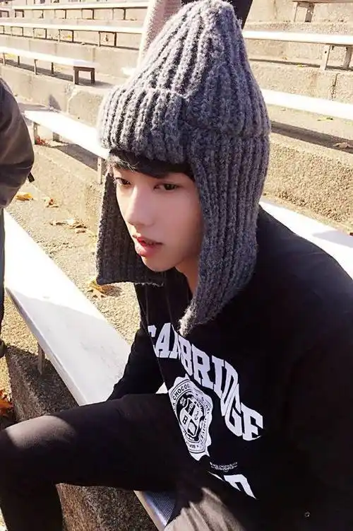 插播漂亮小花清秀完美的侧颜四张04@华晨宇yu    #2024华晨宇火星