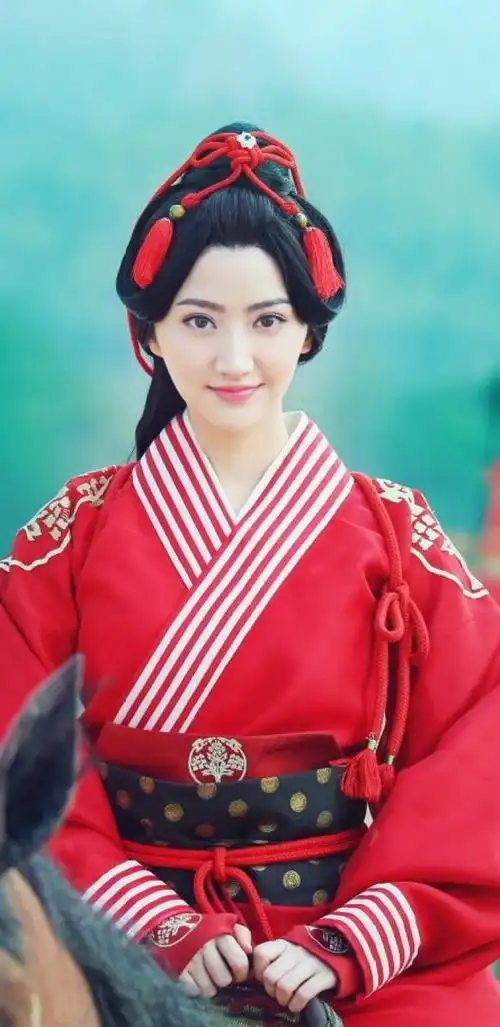 2016年,主演魔幻片《长城》.2015年,主演传奇剧《大玉儿传奇》.