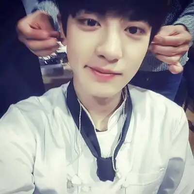 ins朴灿烈 爱自拍的猴子