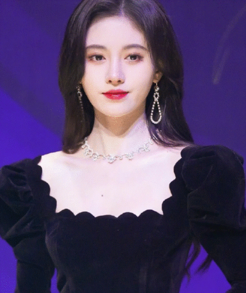 鞠婧祎真是"天然脸"?看到她16岁旧照,第一眼真没认出