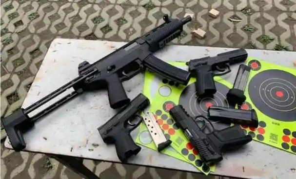 有效射程一般不会超过200米,与突击步枪400有效射程,存在相当大的差距