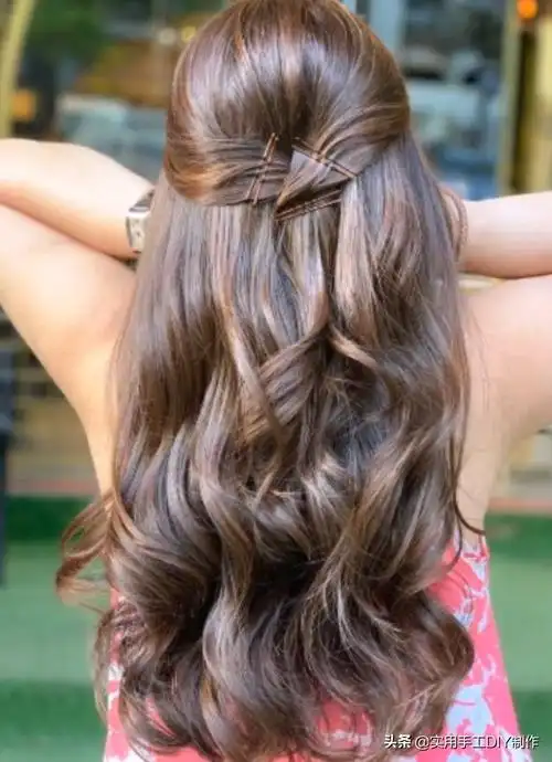 「发型diy」30款美观实用的中长卷发编发,小女人韵味十足