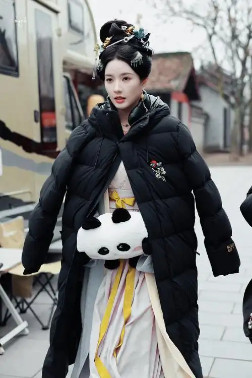 刘些宁五福临门