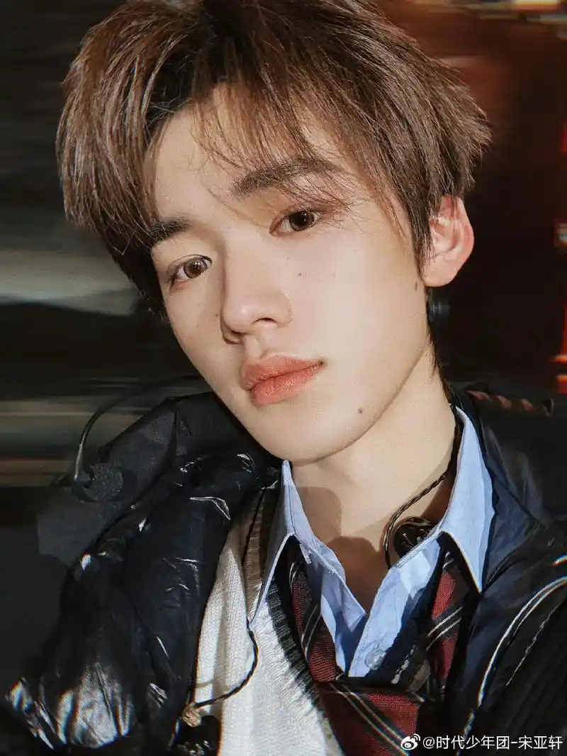 95超级好看的小雀斑,辛苦啦 #宋亚轩 #宋亚轩微博之夜 # - 抖音