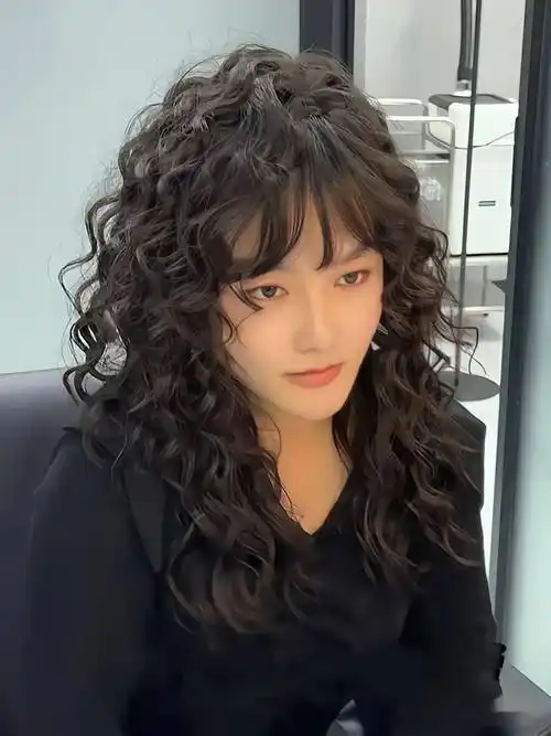 年底"全头烫,羊咩咩卷发"_发型_中国_人类