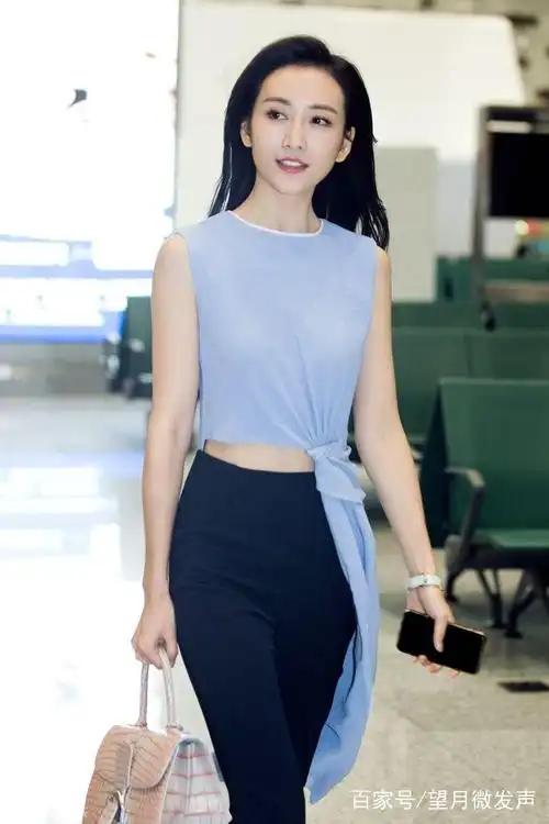 王鸥穿西装配超短裤热辣帅气,一双大白腿更美得让人窒息啊!