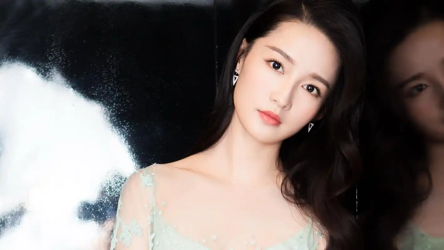 美女明星李沁高清写真电脑桌面壁纸 第一辑高清大图预览1920x1080