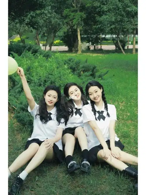 一张封神闺蜜三人毕业照