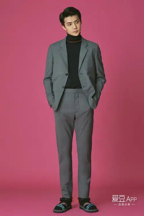 [exo][新闻]170304 引发疑问的世勋新画报:一幅面孔为何能够同时呈现