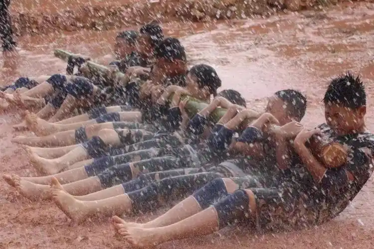 超级战士五日营精品特种兵夏令营在这里最舒服的日子永远是昨天