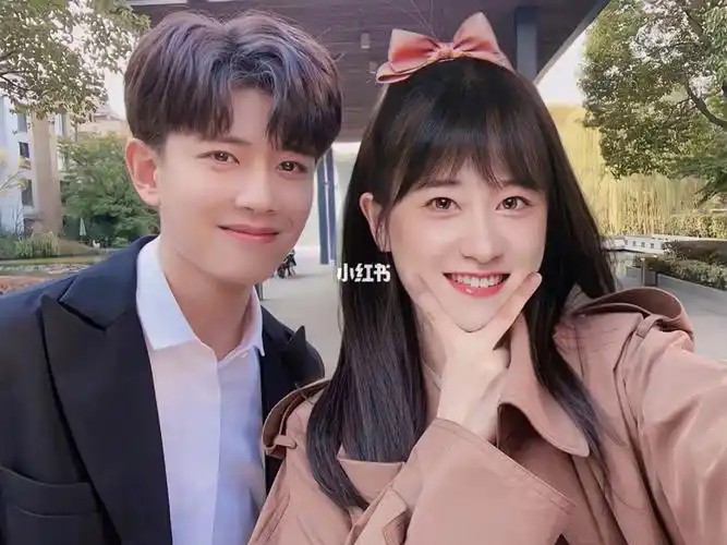 任嘉伦合照人家伦