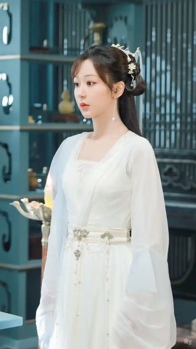 颜淡《沉香如屑》六色纱裙造型   在古装剧《沉香如屑》中,杨紫饰演的