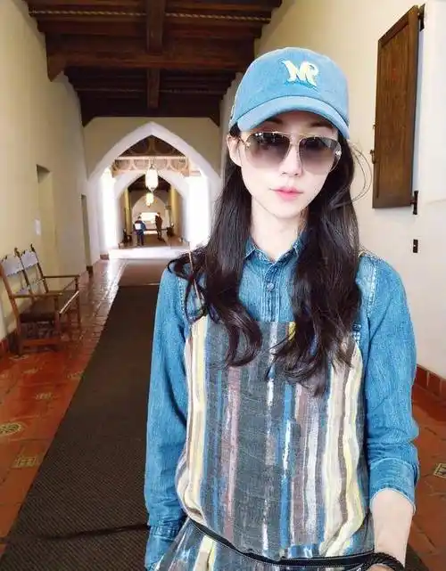 古装美女韩雪靓丽行,全身名牌现身机场,35岁还是当年那般漂亮_网友