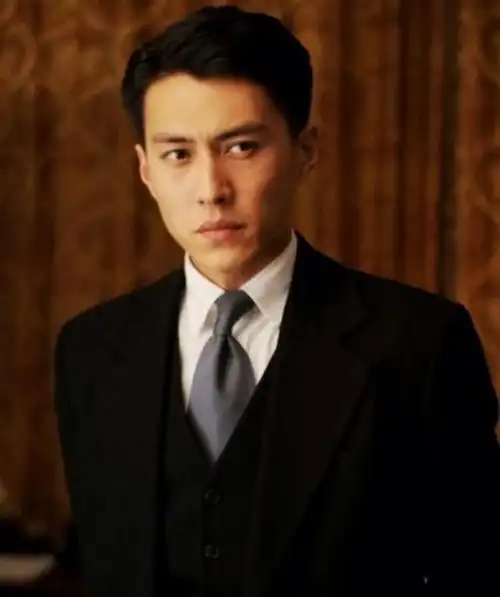 回顾靳东两次爱上离婚妇女不顾家人反对娶了二婚女如今很幸福