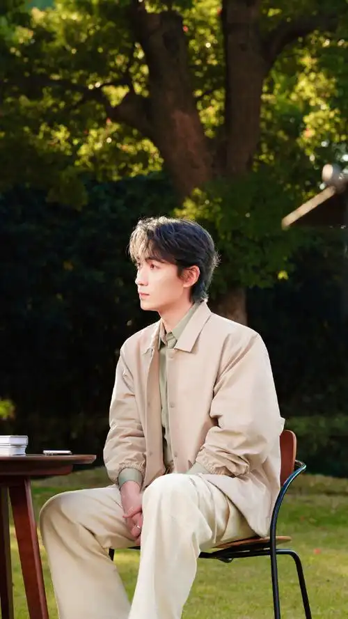 朱一龙7715#朱一龙oppo光影美学家##朱一龙#p1-7:竖屏壁纸p8111