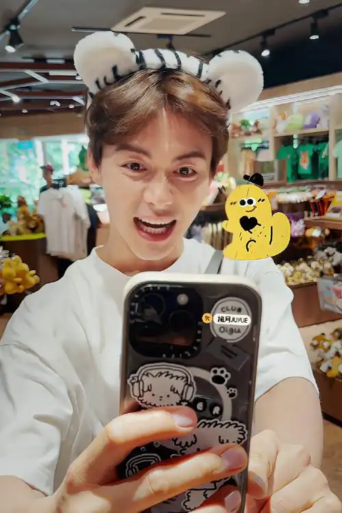 马天宇超话#马天宇我独自旅行#这段视频太可爱了好喜欢～截图修了几张