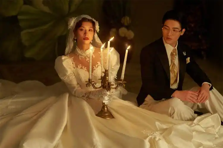 带着复古宫廷风的油画婚纱照6115
