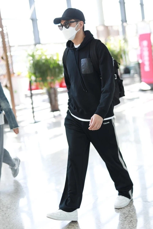 减龄≠穿和自己格格不入的衣服,张智霖的穿衣日常学习下