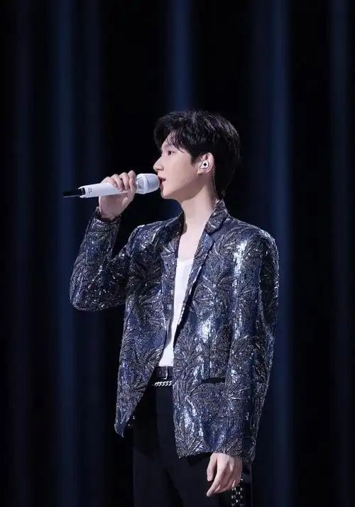 湖南卫视真是收视霸主,囊括了王源,王一博,龚俊等流量小生,以及杨幂