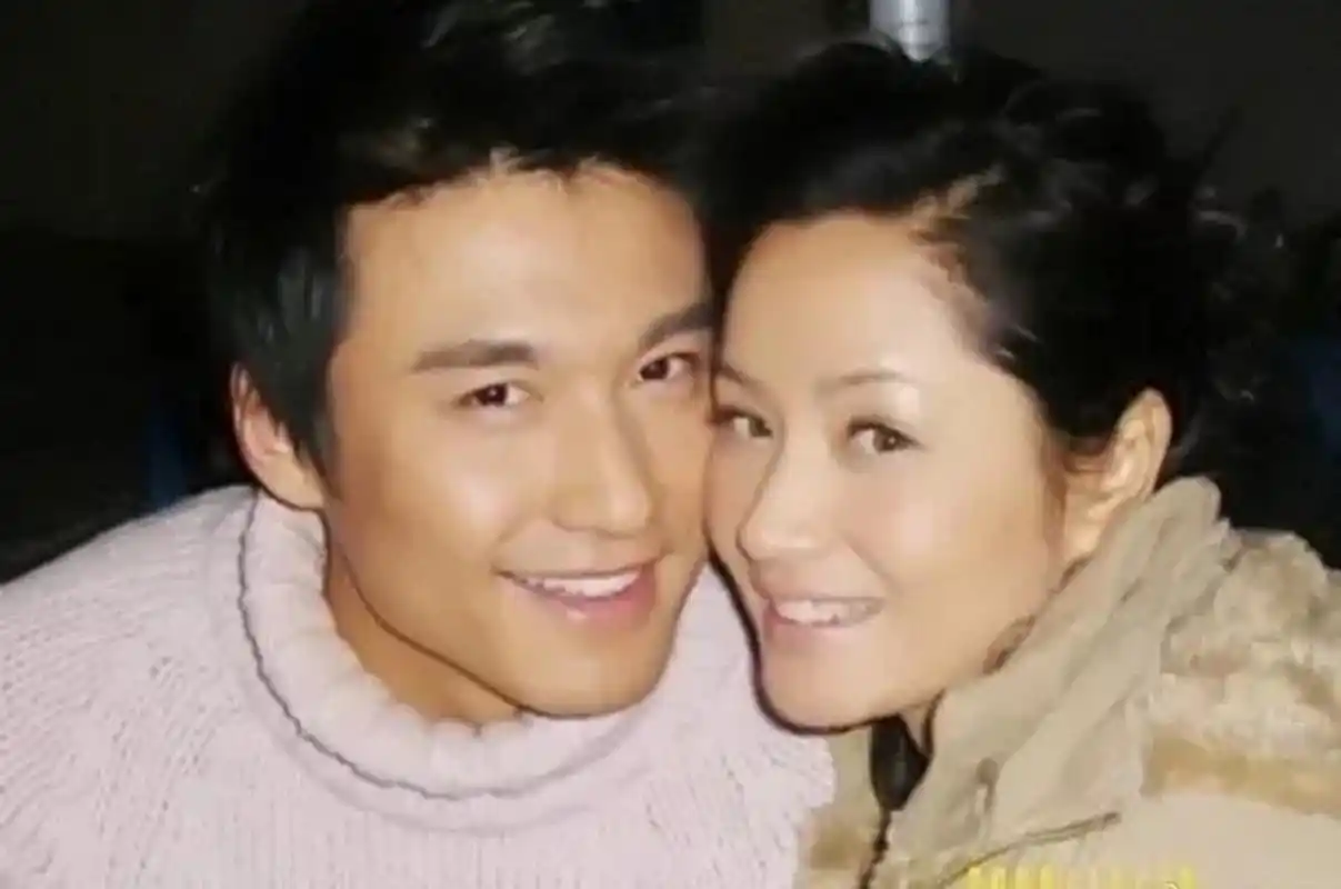 瞿颖胡兵,同时登上热搜!