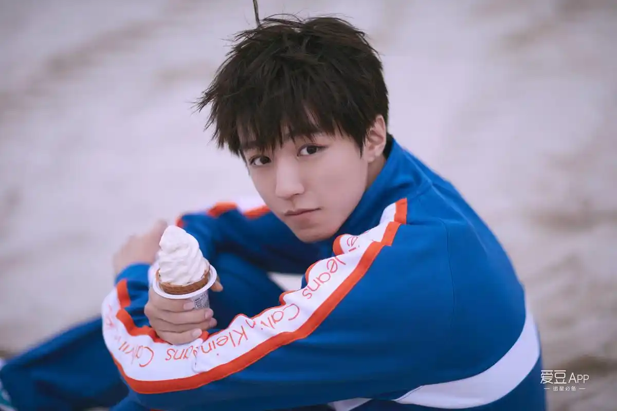 [tfboys][新闻]180913 《十九岁的时差》今日正式发售,王俊凯用真心