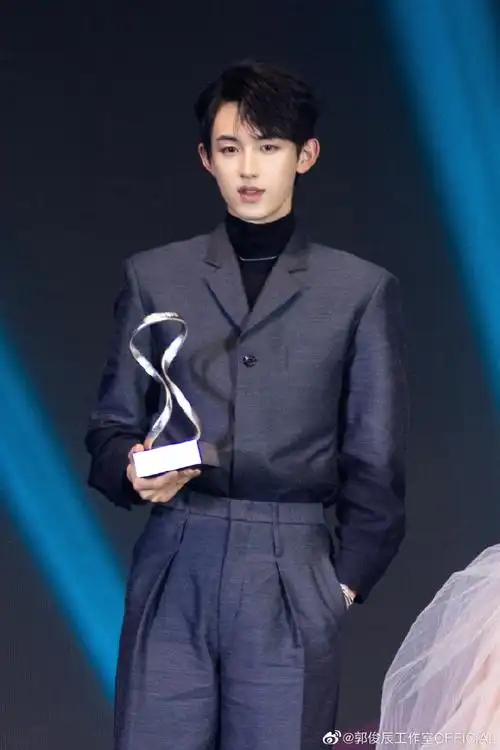 郭俊辰金丝眼镜杀