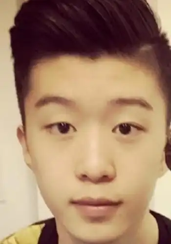 npc童年照坤坤从小帅到大范丞丞很稚嫩林彦俊从小就酷炫