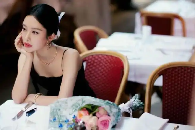 杨采钰蝴蝶少女即视感##杨采钰耳边花朵编发