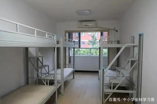 分为6人间和8人间,分别是女生住宿和男生住宿,宿舍内有独立小阳台,储