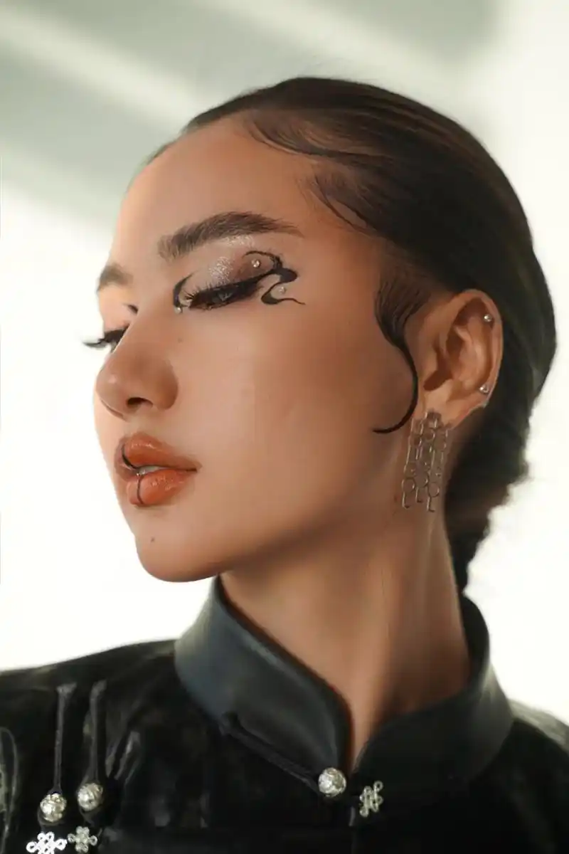 创意妆#美妆 #撸个妆 #民族风 #黑白系 #妆容分享 打 - 抖音