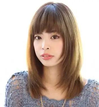 03 资讯 03 妆扮 03 发型 03 直发中长直发发型修剪成碎发更