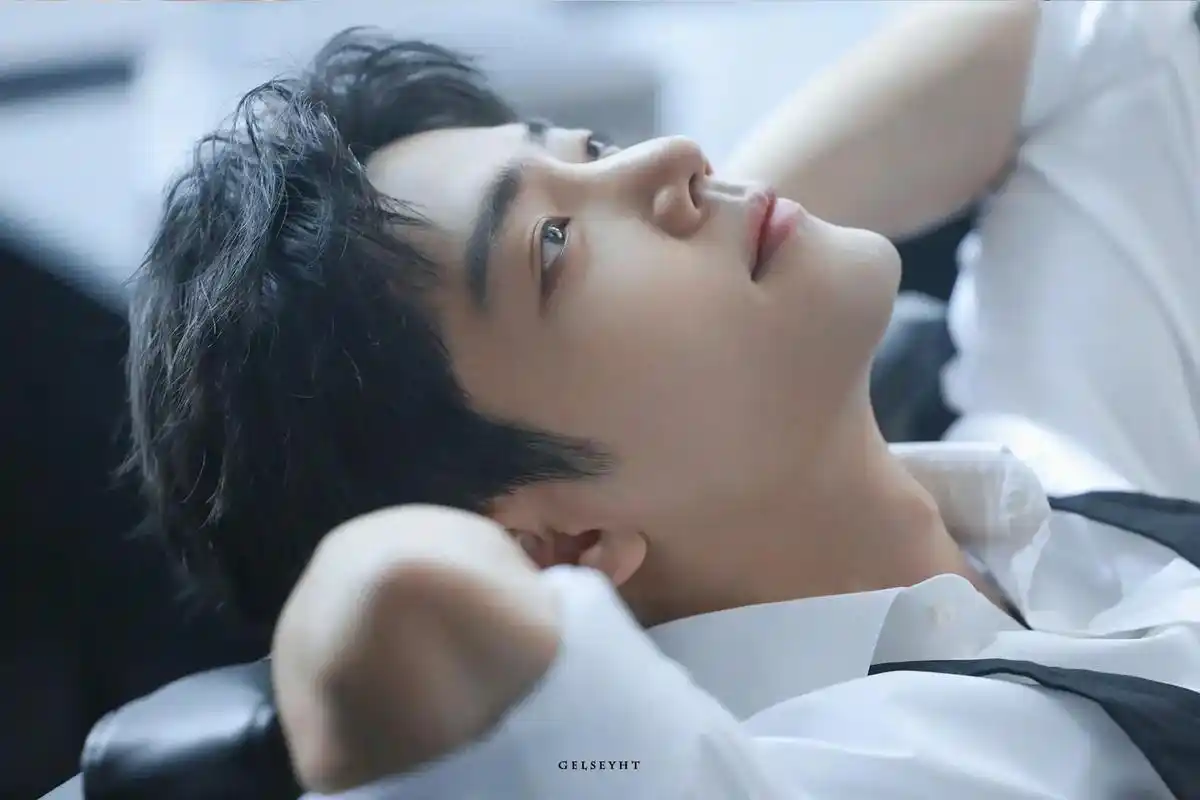 白衣少年,氛围感拉满!#向全世界安利 #肖战 #追星日常 # - 抖音