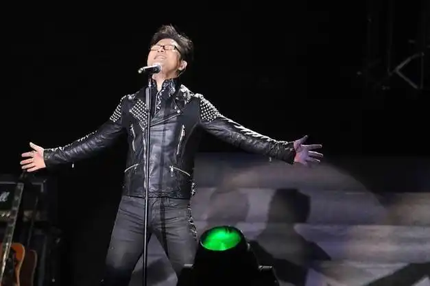 越闹越大!汪峰成都30周年演唱会0元购,网友:森林北要被求婚