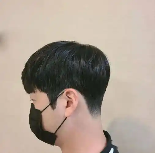 发型这样剪让你年轻年轻10至15岁