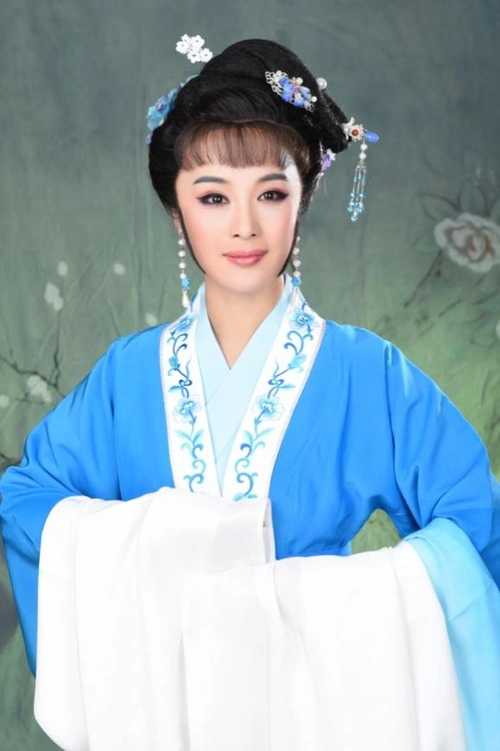 桐花——王健 (国家一级演员)主 演演出剧团:桐庐县越剧传习中心领衔