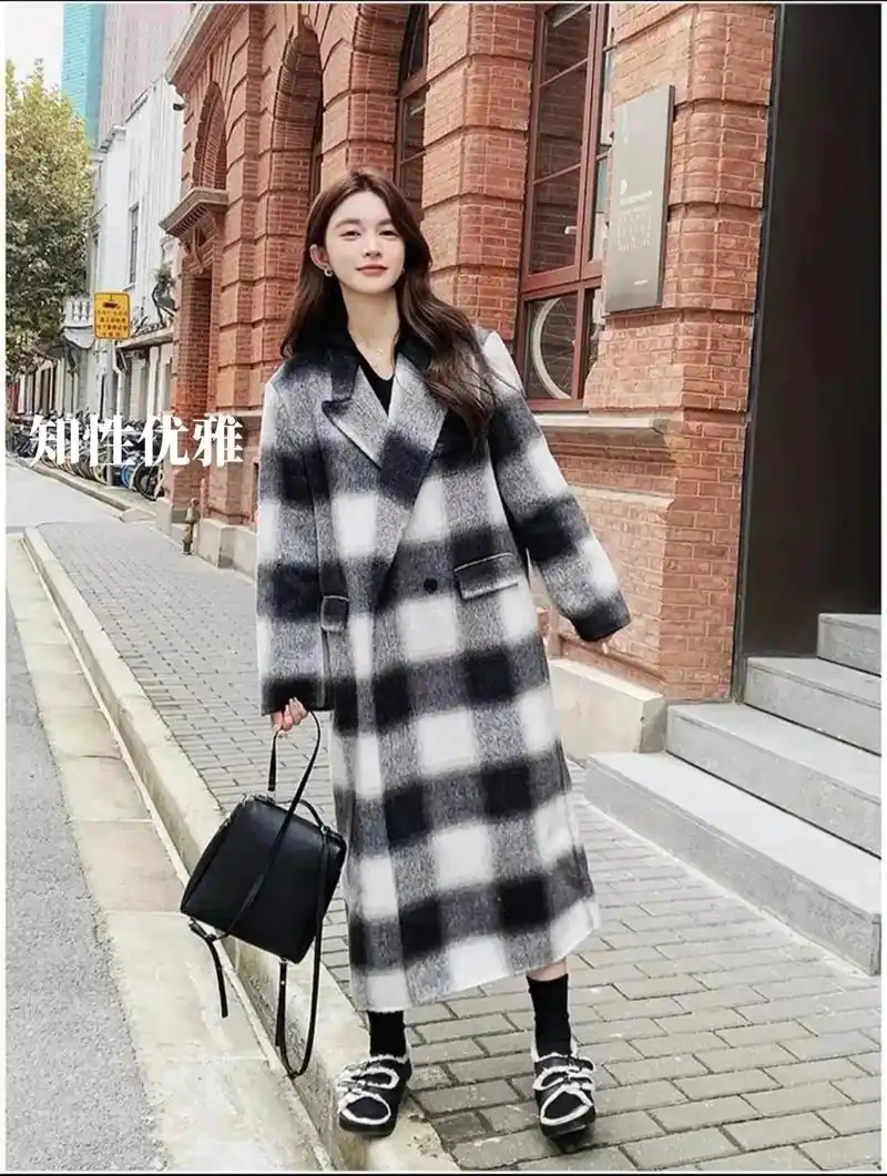 黑白格子新款毛呢大衣,素点更高级哦#时尚潮流穿搭 #穿出自信 - 抖音