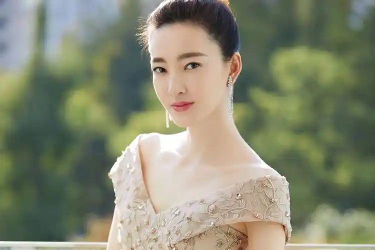 原创王丽坤与乔振宇8年同居青春过后他却娶了小9岁娇妻