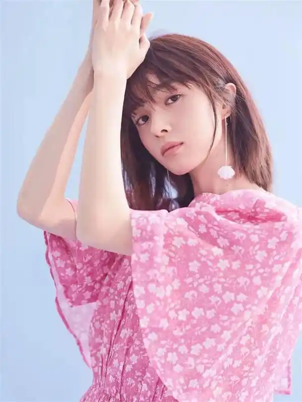 胡冰卿:清新淡雅气质佳,演技扎实多变,演艺路上绽放独特光芒