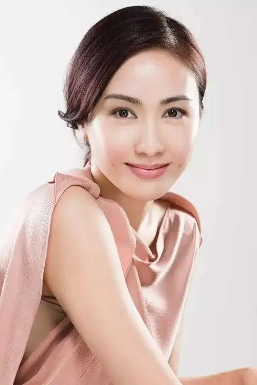 黎姿,1971年10月1日生于香港,演员,流行音乐歌手,为前无线电视(tvb)旗